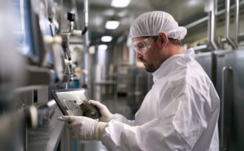 Badanie Zebra Technologies. Inwestycje w pracowników pierwszej linii napędzają produktywność i zyski w sektorze produkcyjnym